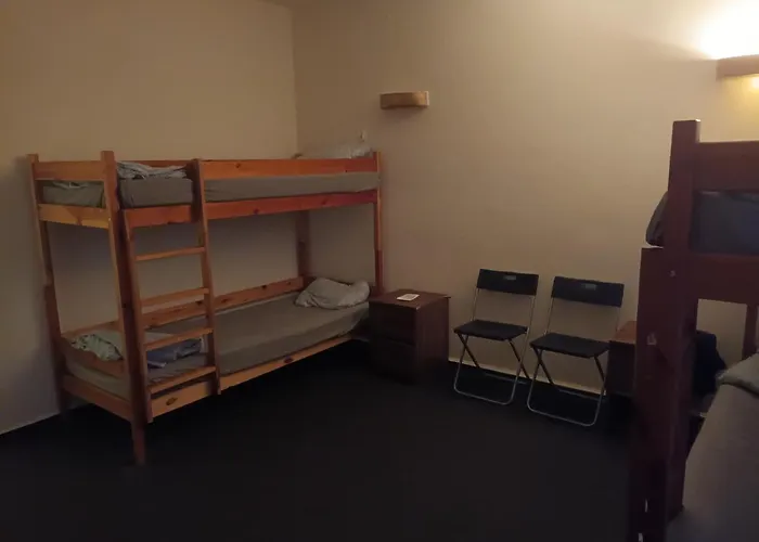 Hotel Polsland Hostels Airport *