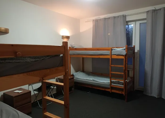 Hotel Polsland Hostels Airport