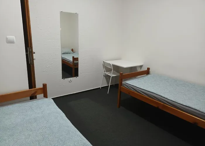 Hotel Polsland Hostels Airport *