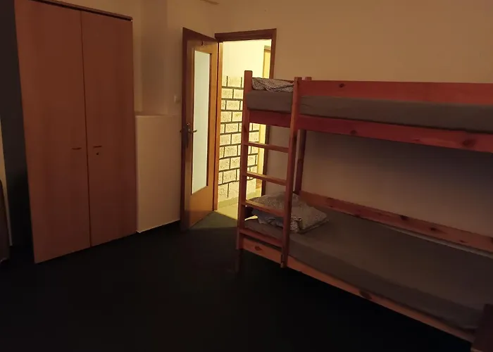 Polsland Hostels Airport Hotel