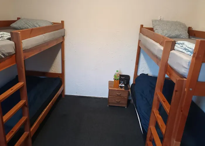 Polsland Hostels Airport *