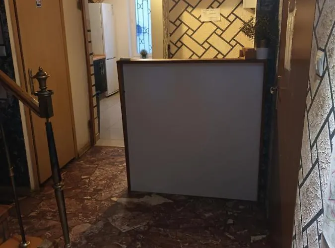 Hotel Polsland Hostels Airport