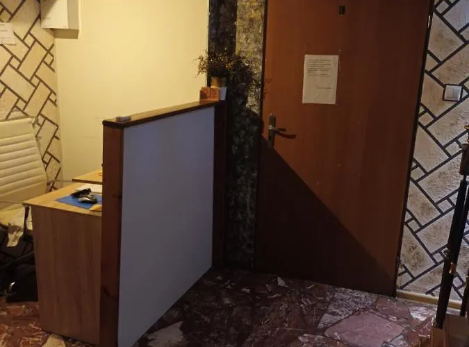 Polsland Hostels Airport Hotel