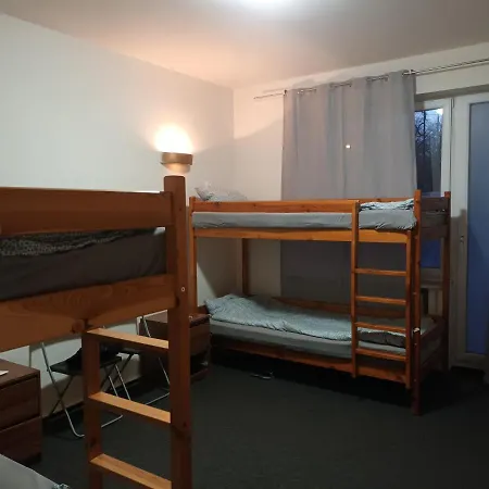 Hotel Polsland Hostels Airport