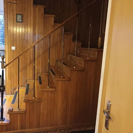 Polsland Hostels Airport Hotel *