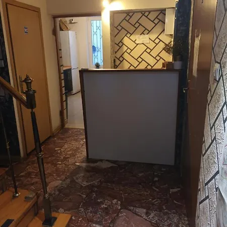 Hotel Polsland Hostels Airport