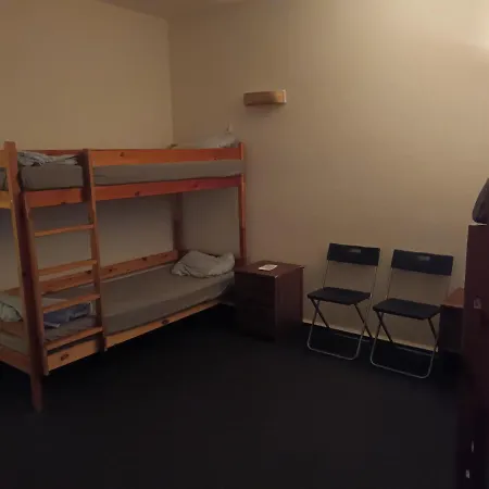 מלון Polsland Hostels Airport *