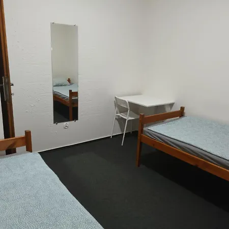 מלון Polsland Hostels Airport *